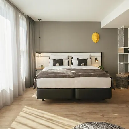 - The Niu, Leo By Ihg 3*