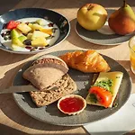 - The Niu, Leo By Ihg Hotel