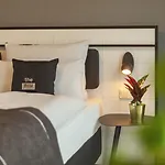 - The Niu, Leo By Ihg Hotel