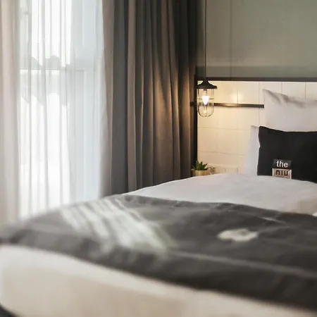 - The Niu, Leo By Ihg Hotel