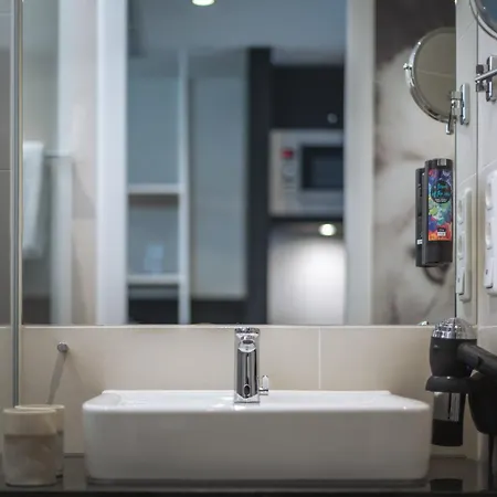 - The Niu, Leo By Ihg Hotel 3*