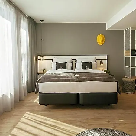 - The Niu, Leo By Ihg 3*