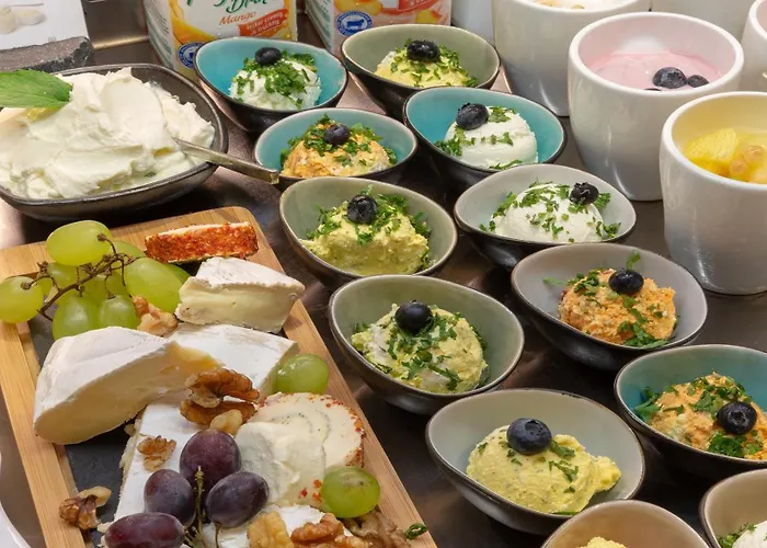 - The Niu, Leo By Ihg נירנברג
