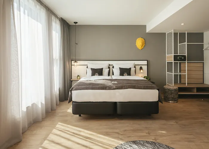 - The Niu, Leo By Ihg 3*